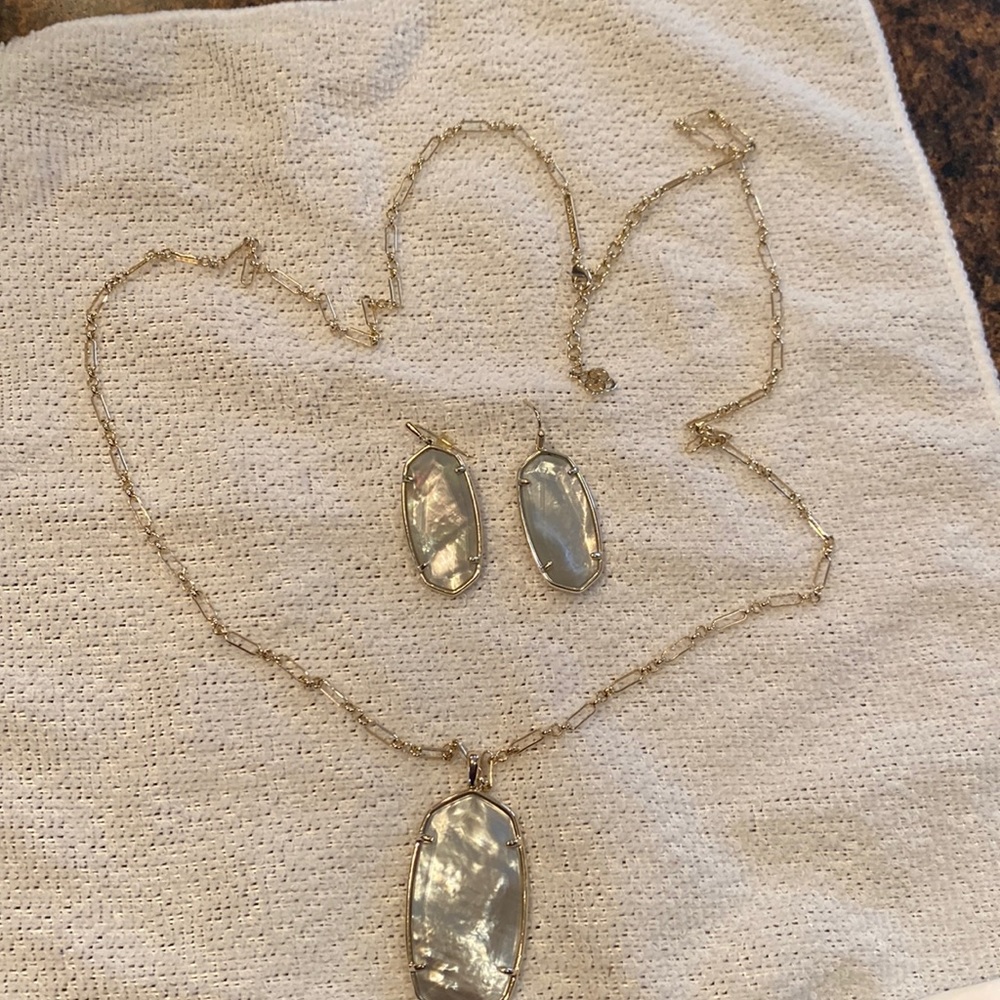 Kendra Scott necklace and earrings